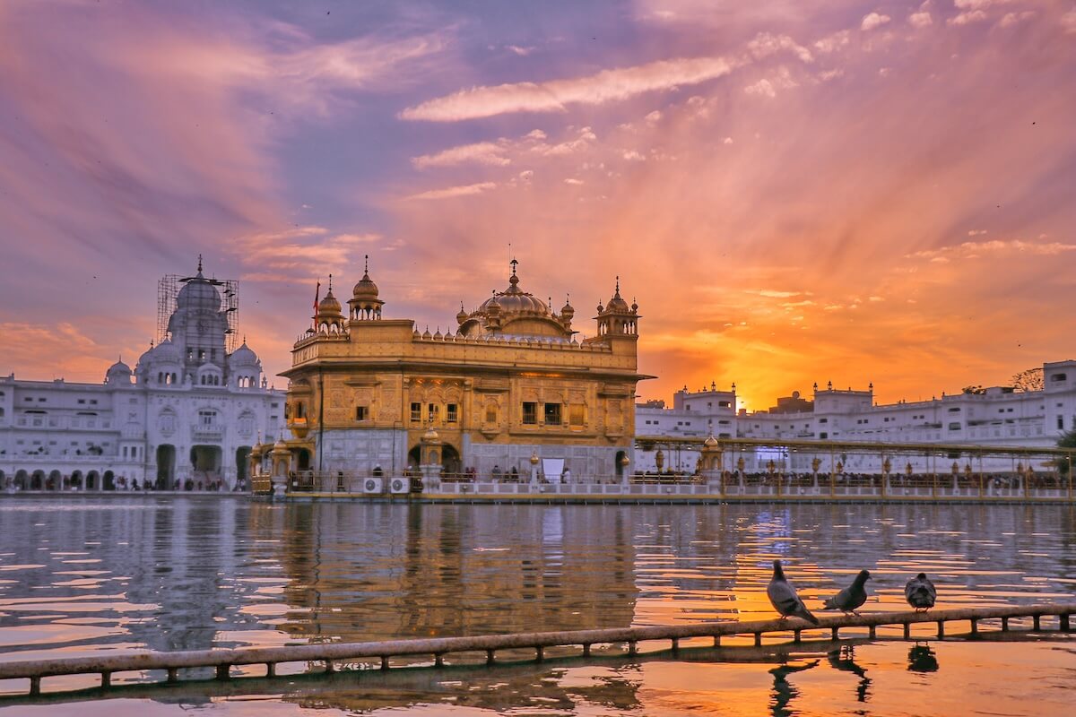 The Golden Temple's Free Kitchen: What Happens When You Sit on the Floor and Eat With 100,000 Strangers